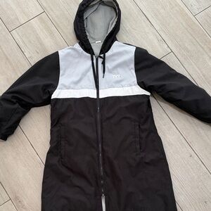 TYR Black and White parka
